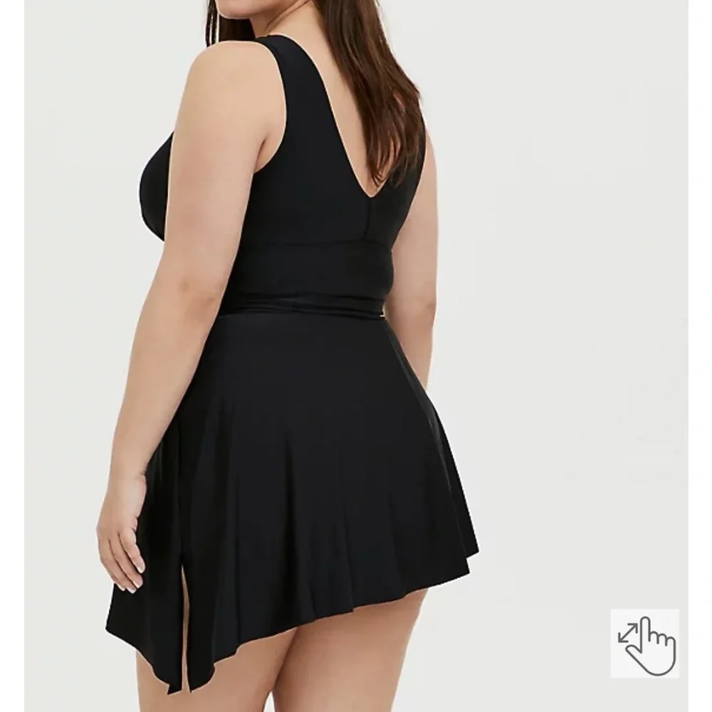 New! Torrid sz 3 Asymmetrical Swim Bathing Suit 3X‎